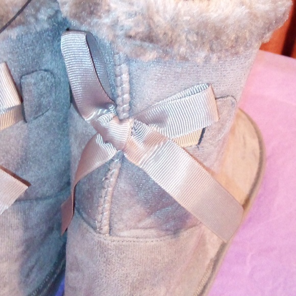 Bobbie Brooks Grey 🩶 Boots - Picture 4 of 13